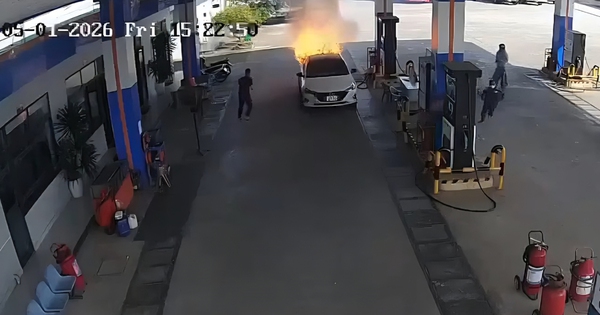 Video: Khoảnh khắc ô tô bốc cháy ngùn ngụt ở cây xăng khiến 2 người tử vong
