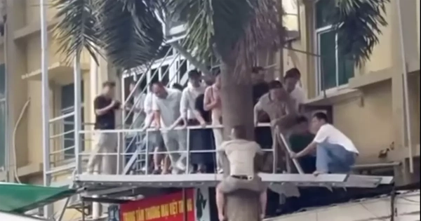 Công an Lạng Sơn nói gì về clip cho rằng 'nhiều người đu cây tháo chạy khỏi casino'