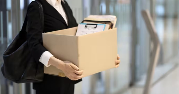 Tốn công xin vào ngân hàng để rồi bị đuổi “phút mốt” vì AI: Nỗi đau của hàng nghìn nhân sự ngành tài chính khi công ty lãi kỷ lục nhưng vẫn sa thải lao động