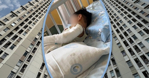 Bé trai 4 tuổi ngã từ tầng 11 chung cư xuống đất vì ngóng bố mẹ về nhà