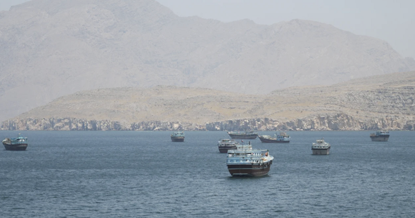 Tàu chở dầu đầu tiên của Qatar vượt eo biển Hormuz kể từ khi xung đột bắt đầu