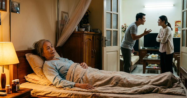 Mẹ ốm nằm liệt giường, 2 người con bỏ việc về chăm sóc nhưng đêm nào tôi cũng nghe họ bàn luận một chuyện gây phẫn nộ