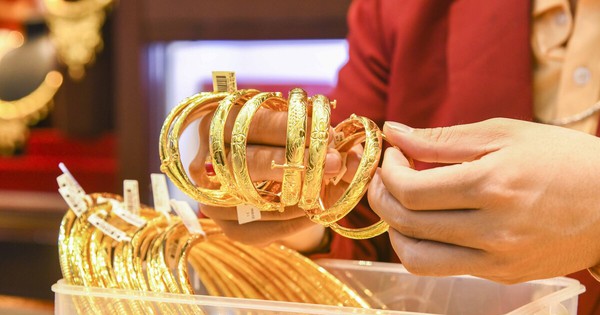 Giá vàng hôm nay 11/5: Quay đầu giảm, mất mốc 4.700 USD/ounce