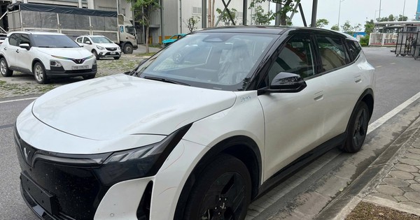 VinFast VF 8 2026 bất ngờ lộ diện không che chắn: thiết kế thể thao, chờ ngày mở bán chính thức