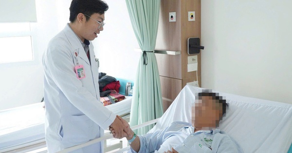 Nghe lời truyền miệng, người đàn ông 40 tuổi tự bơm silicon tăng kích thước 