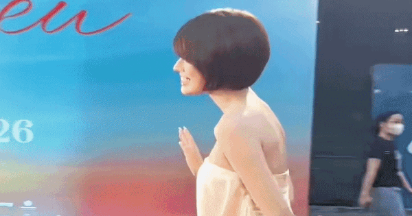 Ở đâu ra mỹ nhân Việt giống Song Hye Kyo quá vậy, từ kiểu tóc cho đến góc nghiêng chẳng khác gì chị em sinh đôi