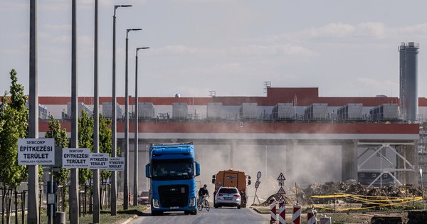 Dự án khổng lồ của Trung Quốc ở Hungary gây tranh cãi, Budapest bất ngờ 