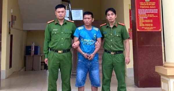 Bắt, khám xét khẩn cấp nơi làm việc của Huỳnh Thanh Trắng