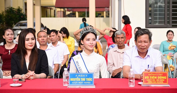 Á hậu Thu Trúc cùng hoa hậu Phan Kim Oanh về Thanh Hóa tri ân thầy cô