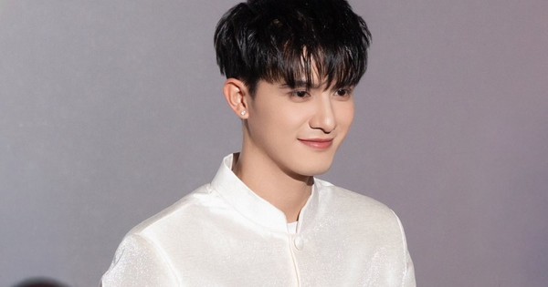 Nam thần showbiz luôn hành xử cẩn trọng, tử tế với fan là ai?
