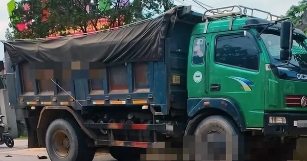 Va chạm với xe tải chở đất, cụ bà 86 tuổi và con trai tử vong tại chỗ