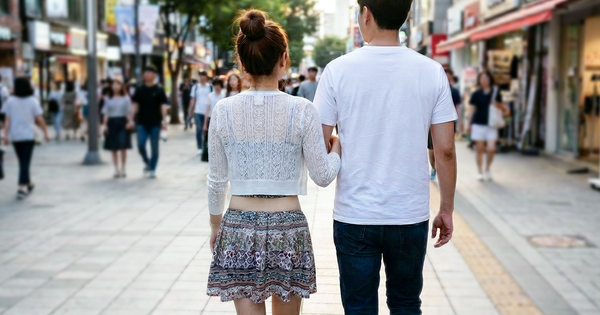 Bị nhầm là bạn gái của con trai, mẹ U60 tiết lộ bí quyết 