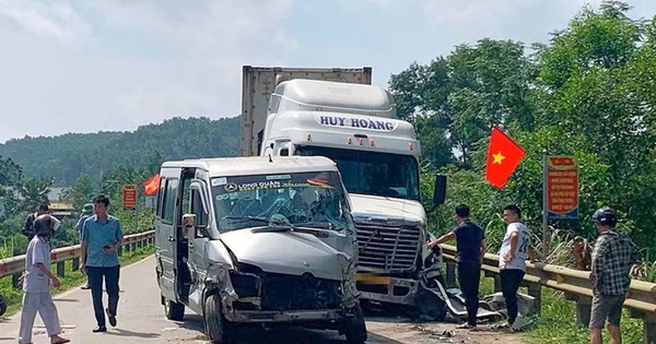 Nguyên nhân vụ xe đầu kéo tông ô tô chở nhà trai đi xin cưới ở Hà Tĩnh