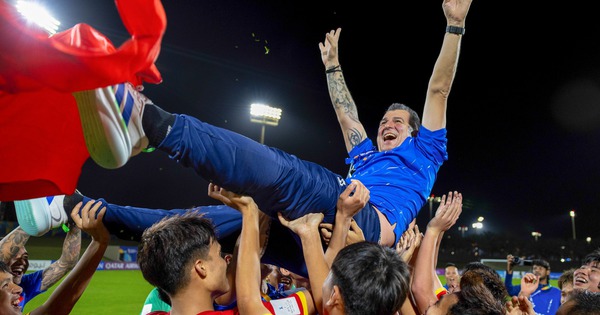 Báo Trung Quốc: “U17 Việt Nam đã tạo ra một đêm điên rồ!”