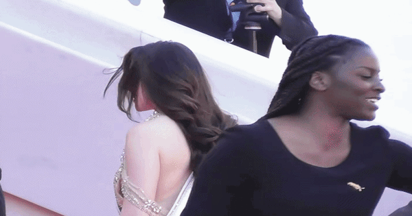 Chưa từng thấy Hoa hậu đi thảm đỏ Cannes phải đeo sash vì sợ không ai biết, nào ngờ vẫn nhận về cái kết ê chề!