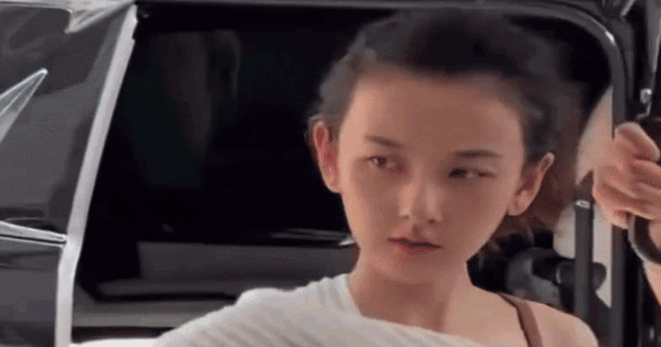 Mỹ nữ siết cân khiến chân biến dạng vừa lộ mặt mộc gây bão
