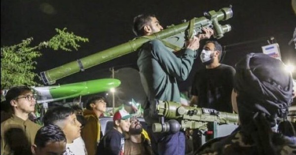 Trung Quốc bán vũ khí cho Iran thông qua các nước thứ ba?