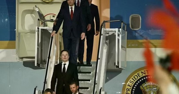 Vì sao CEO Jensen Huang được Tổng thống Trump mời đi cùng “Không lực Một” tới Trung Quốc vào phút chót?