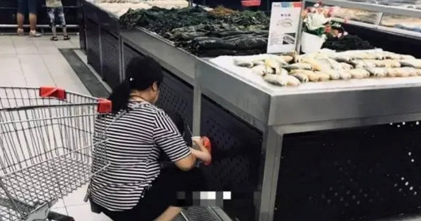Không thể chấp nhận hành động của người mẹ trong bức ảnh này!