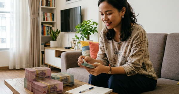 Thấy vợ ngồi giữa phòng khách đếm từng xấp tiền 500 ngàn, tôi kinh ngạc hỏi 