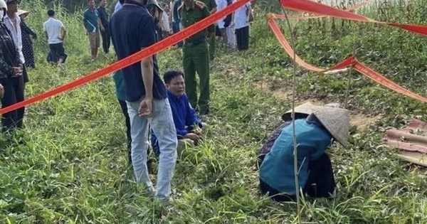 Nỗi đau gục ngã bên bờ sông Lô: Còn gì đau lòng hơn với 1 người mẹ khi phải tiễn đứa con ở độ tuổi non nớt đi thật xa