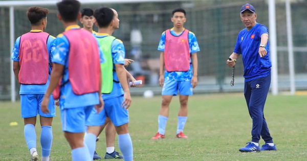 Tuyển Việt Nam liên tiếp đánh bại 2 đội bóng Nhật Bản