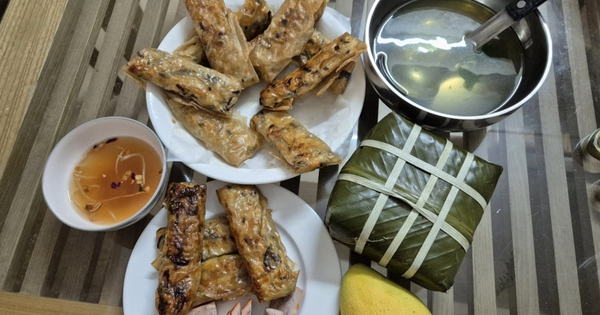 Chưa hết nghỉ lễ mẹ chồng đã gọi điện giục lên gấp, nhìn mâm cơm bố chồng gửi tôi mới hiểu mình 