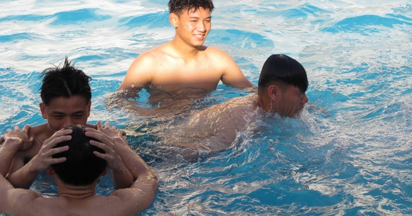 Khoảnh khắc đáng yêu của U17 Việt Nam