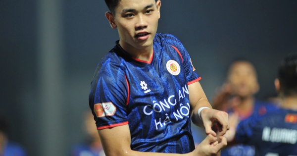 Đình Bắc ghi bàn 5 trận liên tiếp, đưa CLB CAHN tiến gần đến chức vô địch V.League