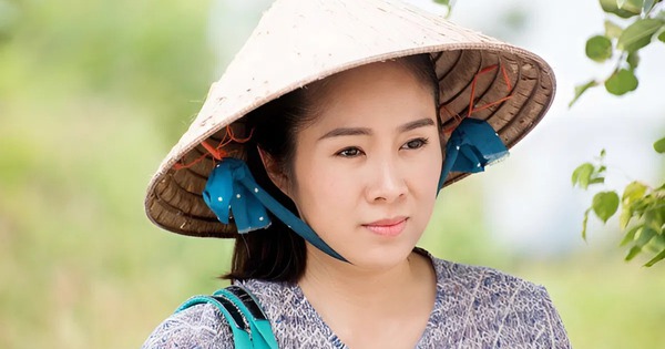 Khoe ảnh gia đình đẹp như mơ dịp lễ, Lê Phương bỗng bị nhắc nhở, nhiều người đúng là khắt khe quá rồi!