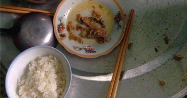 Nhìn mâm cơm chồng 