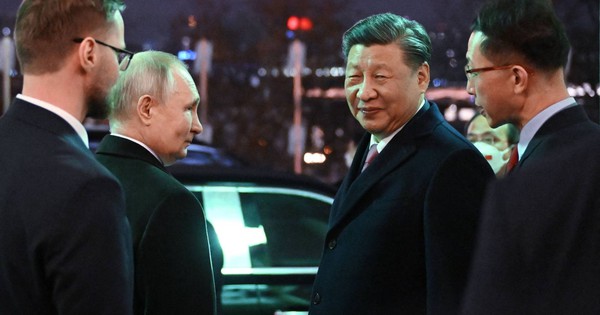 Sao Tổng thống Putin không đi cùng 