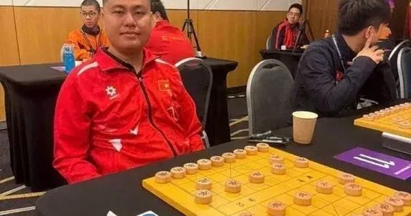 Kỳ thủ Lại Lý Huynh thi đấu tại Trung Quốc