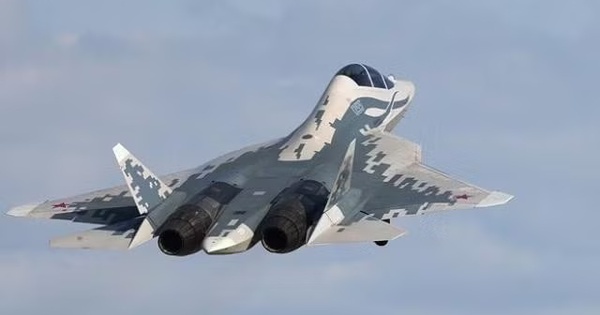 Báo Mỹ nêu tên khách hàng bất ngờ của tiêm kích hai chỗ ngồi Su-57D