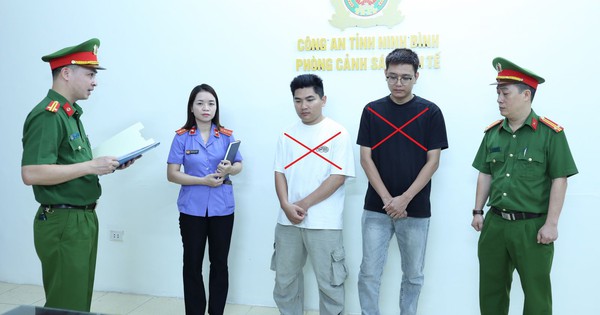 Kiểm tra kho hàng, bắt 2 chủ shop giày dép Trần Công Tùng và Lã Văn Ước