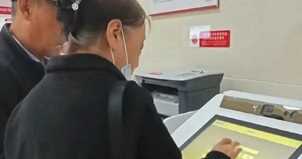 Khách gửi tiết kiệm hơn 387 triệu đồng, 8 năm sau phát hiện đã mua bảo hiểm, ngân hàng khẳng định: “Chúng tôi bán hàng đúng quy trình”