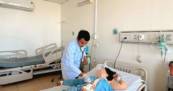 Kịch tính: Bác sĩ dùng ngón tay bịt lỗ thủng tim đang tuôn máu, bất chấp không chữ ký cam đoan