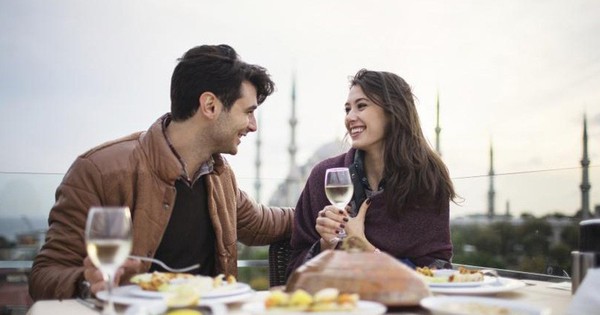 Hợi đường tài lộc hanh thông, Ngọ cần hâm nóng tình cảm bằng buổi hẹn hò ngày 23/5