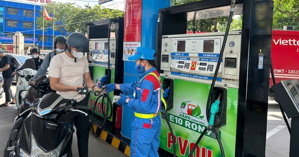 Có cần rút hết xăng A95 trước khi đổ E10?