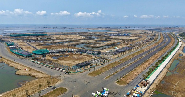 Các “chim đầu đàn” Vingroup, Sun Group, Sunshine Group… đã dồn dập “Nam tiến” bằng các siêu dự án