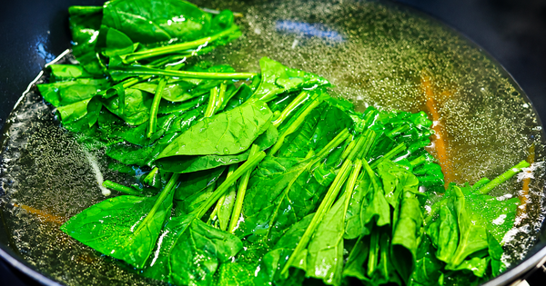 Người phụ nữ 36 tuổi sống lành mạnh, KHÔNG rượu hay thuốc vẫn mắc suy giáp, bác sĩ: 4 món ngon này ăn ít đi!