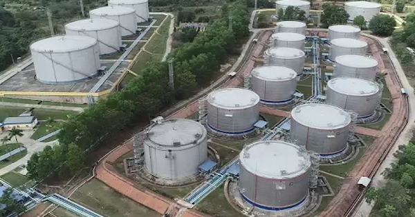 Tiền nhập xăng dầu của Việt Nam tăng gần gấp đôi