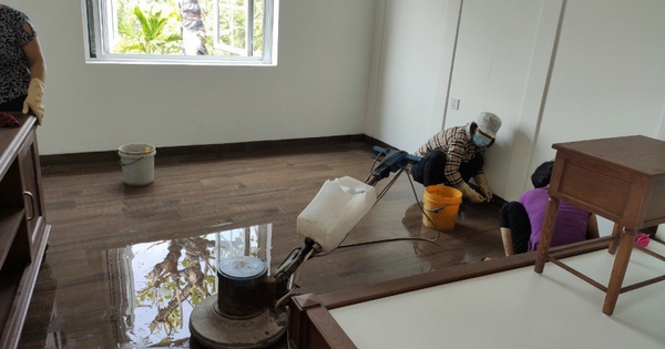 Chị chồng đùng đùng sang dọn dẹp nhà hộ tôi suốt một ngày, lúc ra về chị xin một chai nước lọc bỏ đá làm tôi nổi da gà