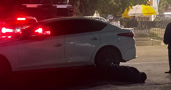 Tài xế Mazda lao xe vào nhóm người trước nhà hàng ở Nghệ An, nạn nhân gãy chân