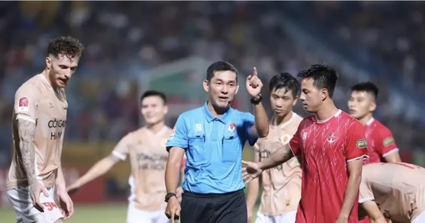 Đua trụ hạng V.League: Cần trọng tài ngoại cho 2 đội cuối bảng?