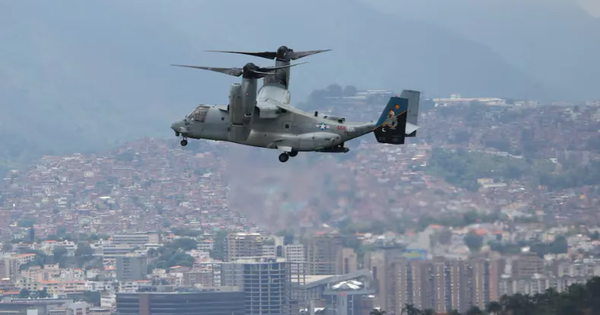 Mỹ tập trận quân sự trên không phận thủ đô của Venezuela
