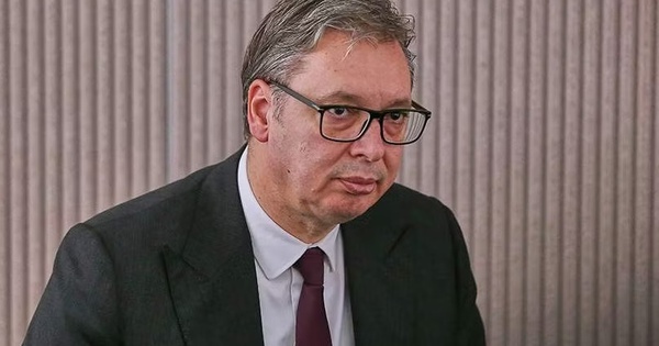 Tổng thống Serbia Vucic hé lộ khả năng từ chức