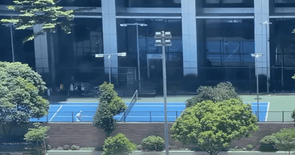 Xôn xao video nhóm người chơi tennis giữa cái nắng như đổ lửa ở Hà Nội