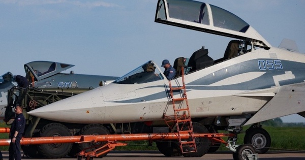 Bay thử Su-57 hai chỗ ngồi mới, phi công Nga đã cho tất cả một lời giải thích rõ ràng