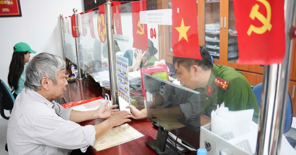 'Siêu phường' gần 100.000 dân sau sáp nhập: Công an cơ sở tiếp dân tới 22h